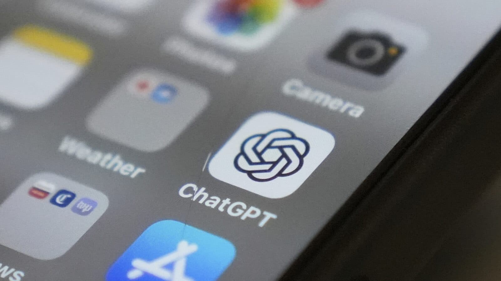 ChatGPT and Claude get into the business of health advice. Should you trust them?